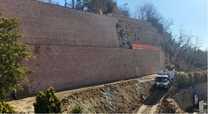 Il cantiere del muraglione moncalvese Il cantiere del muraglione moncalvese