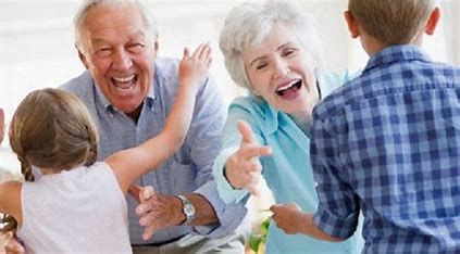 Economia e inflazione a doppia cifra: quattro famiglie su dieci ricorrono ai nonni per salvare il bilancio