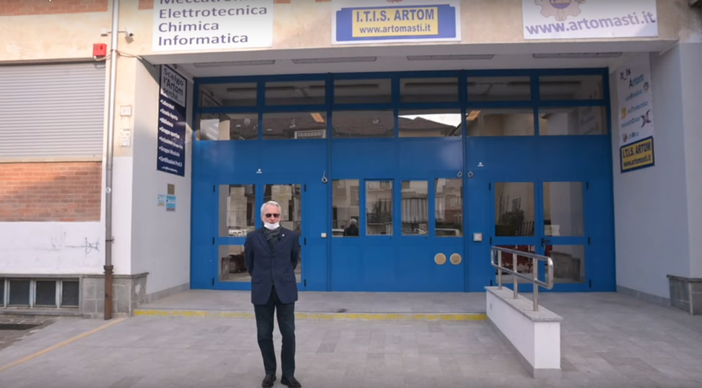 L'Istituto Artom di Asti e il Dirigente Scolastico Franco Calcagno L'Istituto Artom di Asti e il Dirigente Scolastico Franco Calcagno