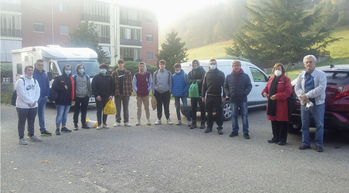 Parco fruttuoso: i ragazzi del &quot;Penna&quot; tracciano la messa a dimora delle piante da frutto