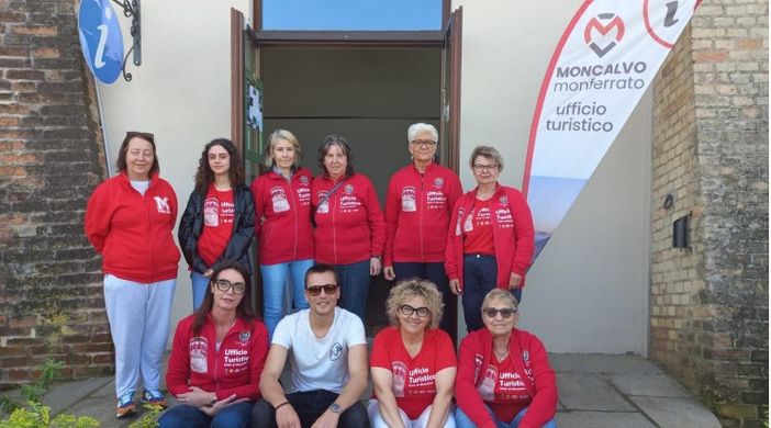 Le volontarie dell'ufficio turismo Le volontarie dell'ufficio turismo