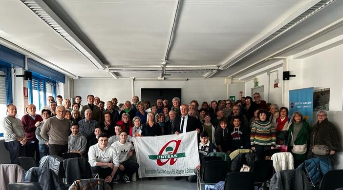 La carica dei nonni: in partenza il corso Anteas Cisl e Artom sull’uso dello smartphone per la terza età