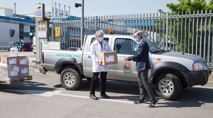 Villanova: il gruppo Basf consegna al Comune 500 litri di disinfettante Villanova: il gruppo Basf consegna al Comune 500 litri di disinfettante