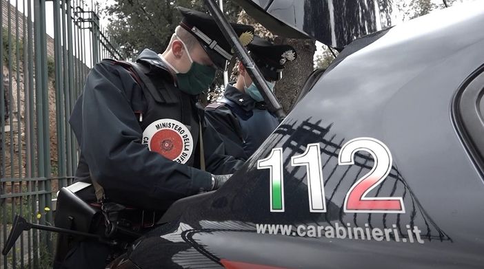 Immagine generica controllo documenti Carabinieri Immagine generica controllo documenti Carabinieri