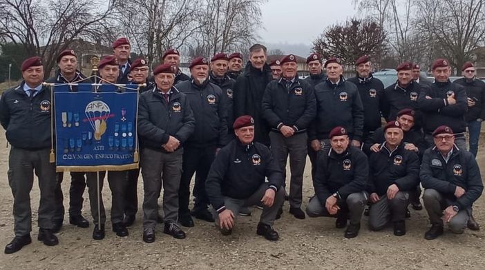 Paracadutisti alla cerimonia, con Paolo Nespoli