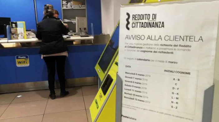 Interruzione del Reddito di cittadinanza e messaggio dell'Inps: confusione e "imbuti" ai Servizi sociali Interruzione del Reddito di cittadinanza e messaggio dell'Inps: confusione e "imbuti" ai Servizi sociali