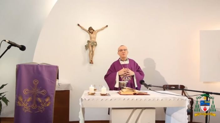 Alle 10.30 questa mattina messa del vescovo di Asti, monsignor Marco Prastaro su YouTube