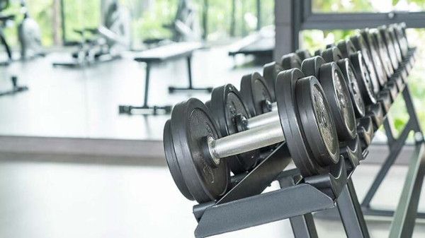 Da oggi si torna in palestra, tra nuove regole e impossibilità di fare la doccia