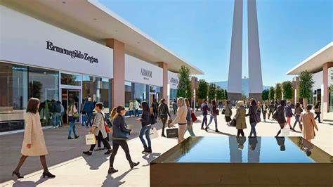 Shopping tra i viali del Torino Outlet Village Shopping tra i viali del Torino Outlet Village