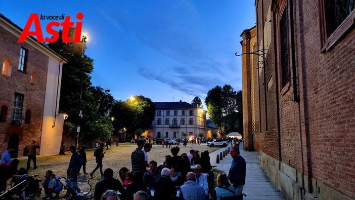 Nel cuore del Rione Cattedrale si chiude Il Gustadom. Oggi El mercà dij Busiard