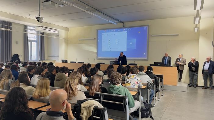 Un momento della lezione Un momento della lezione