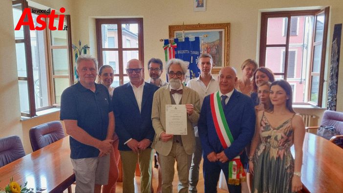 La consegna della cittadinanza (Ph J.Dem.A.) La consegna della cittadinanza (Ph J.Dem.A.)