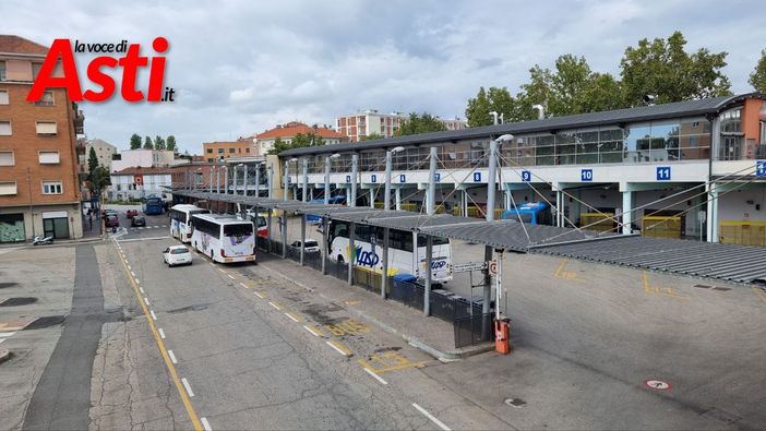 L'area sosta delle corriere di Asti (Merphefoto) L'area sosta delle corriere di Asti (Merphefoto)