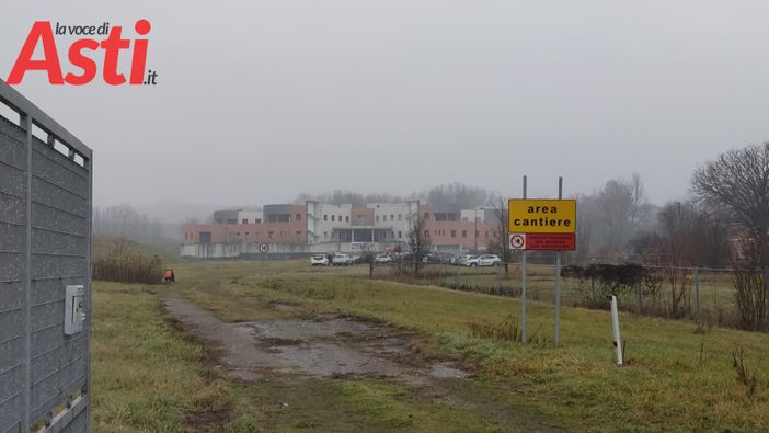 Immagine d'archivio del cantiere dell'Ospedale della Valle Belbo