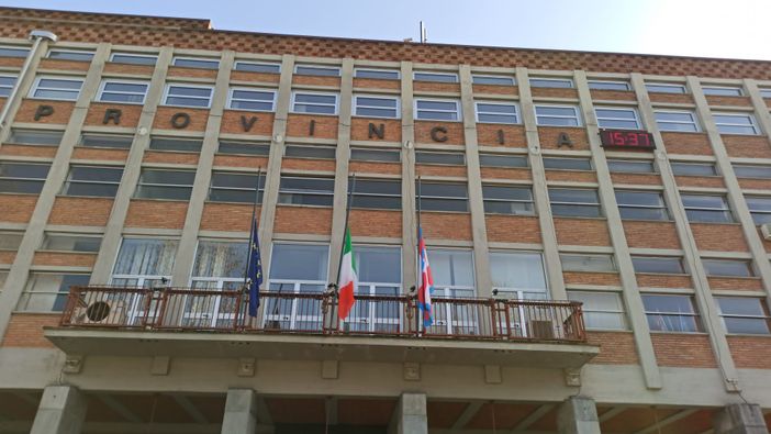 Bandiere a mezz'asta