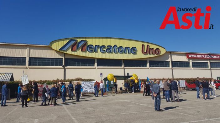 Il presidio al Mercatone Uno