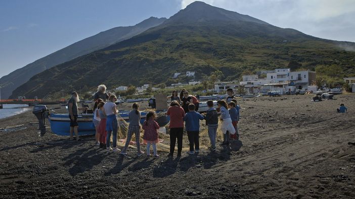 Un'immagine da "Scuola in mezzo al mare" Un'immagine da "Scuola in mezzo al mare"