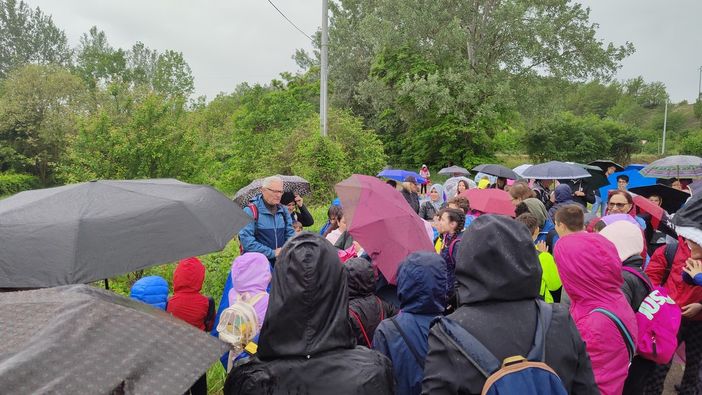 Costigliole: il maltempo non ha fermato il "Senza Zaino Day" della primaria di Motta [GALLERIA FOTOGRAFICA]