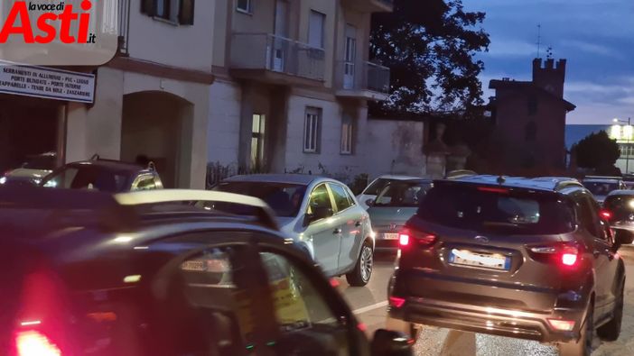 Traffico di Asti: &quot;Che San Secondo ci assista... A Natale. Prima dei parcheggi a pagamento serviva un piano&quot;