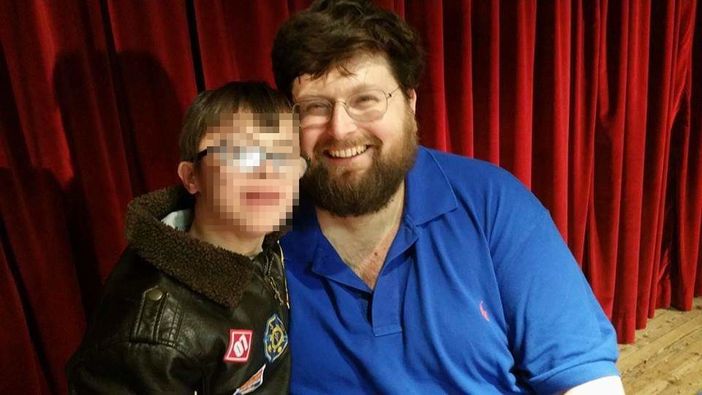 "Grazie perché mi difendi!” "Grazie perché mi difendi!”