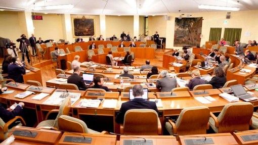 Allontanamento Zero, chiesto il &quot;contingentamento&quot;: volano gli stracci in Consiglio regionale