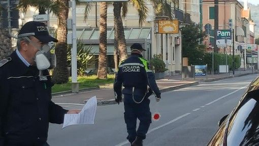 Coronavirus: ecco la nuova autocertificazione che si userà da lunedì, non occorrerà specificare i nomi e l'indirizzo di congiunti e fidanzati