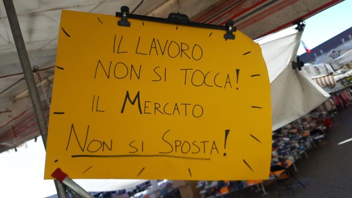 Gli ambulanti del Goia e la commissione mercatale, chiedono le dimissioni dell'assessore Bovino Gli ambulanti del Goia e la commissione mercatale, chiedono le dimissioni dell'assessore Bovino