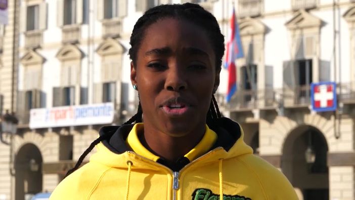 Daisy Osakue con il palazzo della Regione alle spalle Daisy Osakue con il palazzo della Regione alle spalle