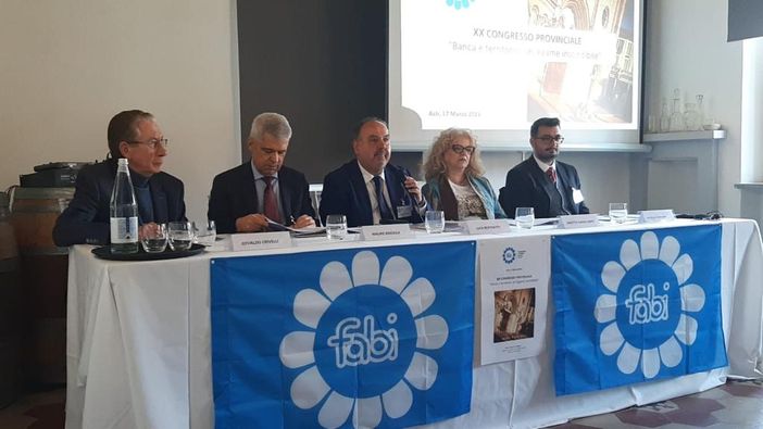 Negli ultimi dieci anni Banca di Asti ha assunto più di 500 giovani, compensando i pensionamenti Negli ultimi dieci anni Banca di Asti ha assunto più di 500 giovani, compensando i pensionamenti