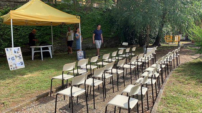 Il giardino della biblioteca Il giardino della biblioteca