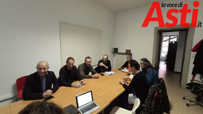 Un'immagine della conferenza stampa di questo pomeriggio. Mancano i consiglieri Ferlisi, Motta e Anselmo, giunti a conferenza in corso