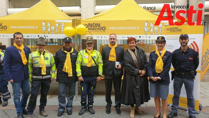 Questa mattina erano presenti al banchetto informativo anche il questore di Asti, dottoressa Alessandra Faranda Cordella, il sindaco Rasero e l'assessore regionale Gabusi