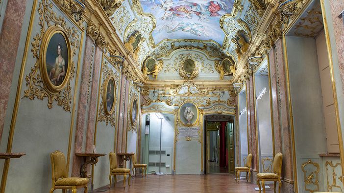 Una delle bellissime sale di Palazzo Mazzetti, tra i fiori all'occhiello artistici della città
