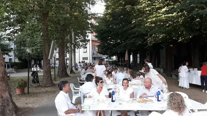 Grande partecipazione alla “cena in bianco” organizzata presso la Casa di Riposo Città di Asti