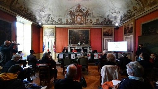 Luci e mercatini, lectio magistralis di Sgarbi e la mostra &quot;Le Fantastiche Grottesche&quot;: ecco il Natale di Fossano [VIDEO]