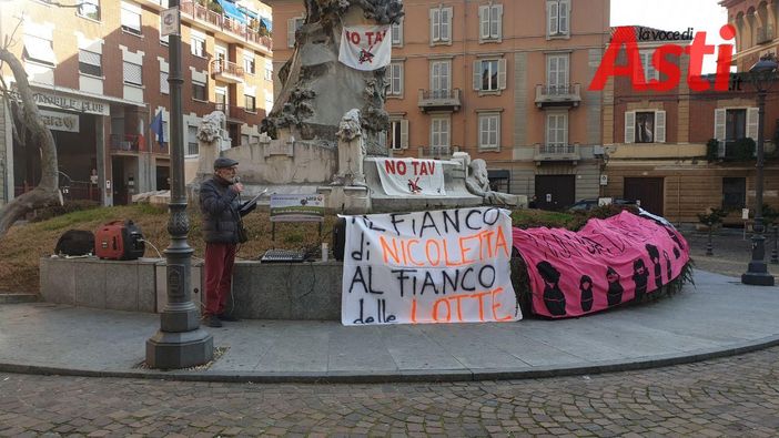 In corso ad Asti il presidio di solidarietà nei confronti di Nicoletta Dosio