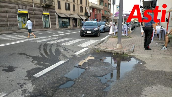 Intervento di Carabinieri e Polizia Stradale su una rissa in corso Casale Intervento di Carabinieri e Polizia Stradale su una rissa in corso Casale