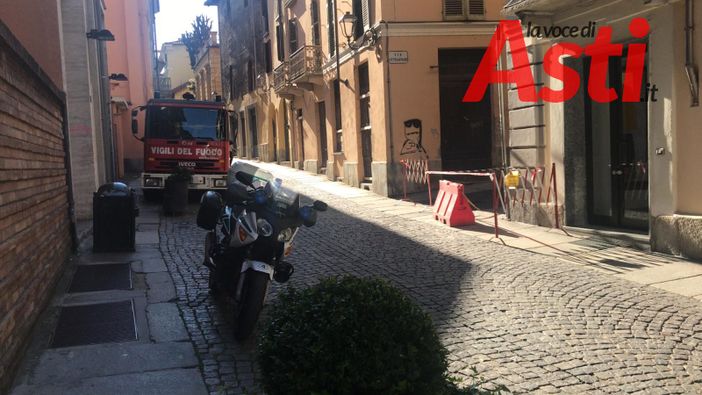 Chiusa al traffico via Ottolenghi, per un balcone pericolante Chiusa al traffico via Ottolenghi, per un balcone pericolante