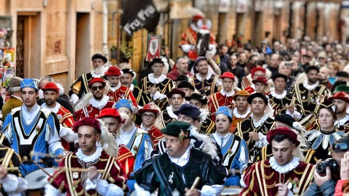 Palio di Asti: Il Carnevale per il Borgo Viatosto è con i Trombettieri di Oristano