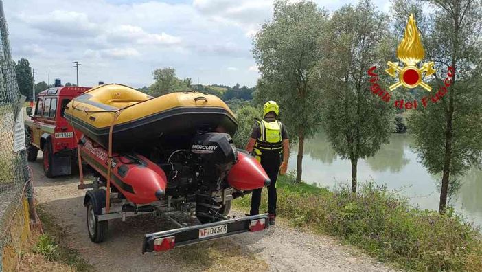 Donna scivola nel Tanaro a Castello di Annone con il suo cane, entrambi salvati dai vigili del fuoco