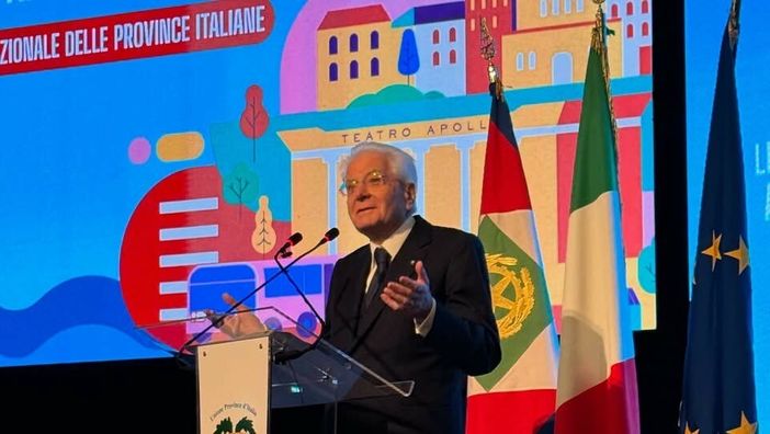 Il Presidente della Repubblica, Sergio Mattarella, sul palco dell'UPI Il Presidente della Repubblica, Sergio Mattarella, sul palco dell'UPI