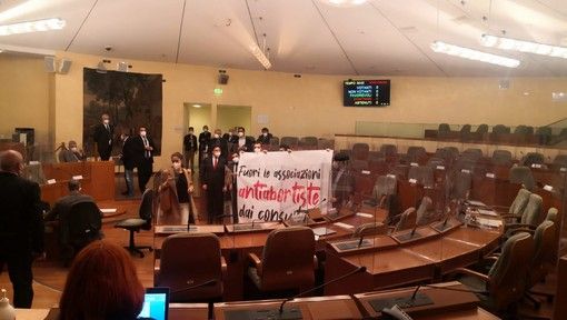 &quot;Fuori gli antiabortisti dai consultori&quot;, bagarre in Consiglio Regionale [VIDEO e FOTO]