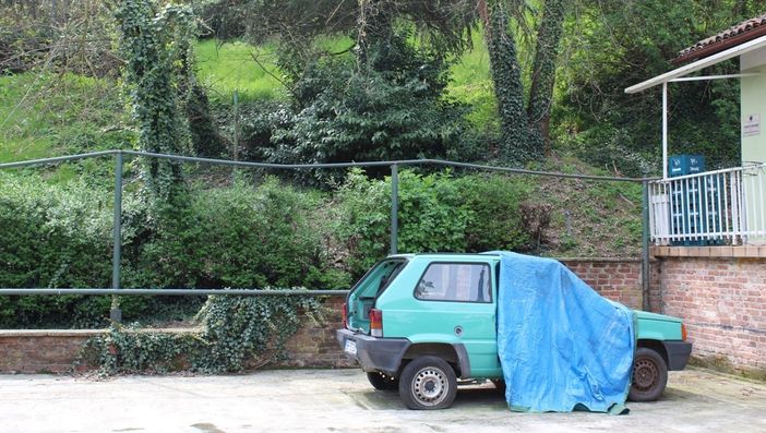 L'auto abbandonata