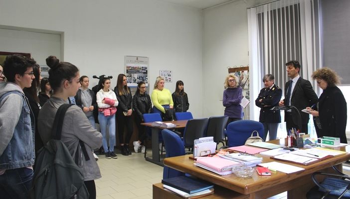 la 3C a colloquio con il capo della Mobile e i suoi collaboratori