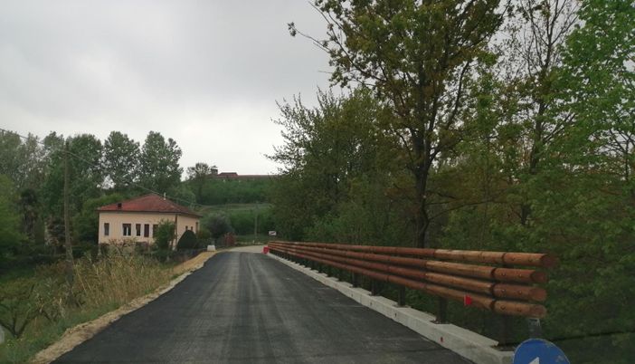 Mombercelli: in atto un corposo intervento di asfaltatura e consolidamento stradale Mombercelli: in atto un corposo intervento di asfaltatura e consolidamento stradale