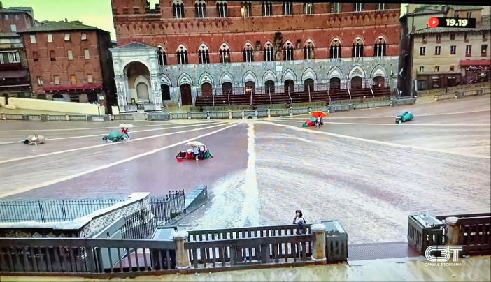 Un paio di fermi immagine tratti da Canale 3 Toscana