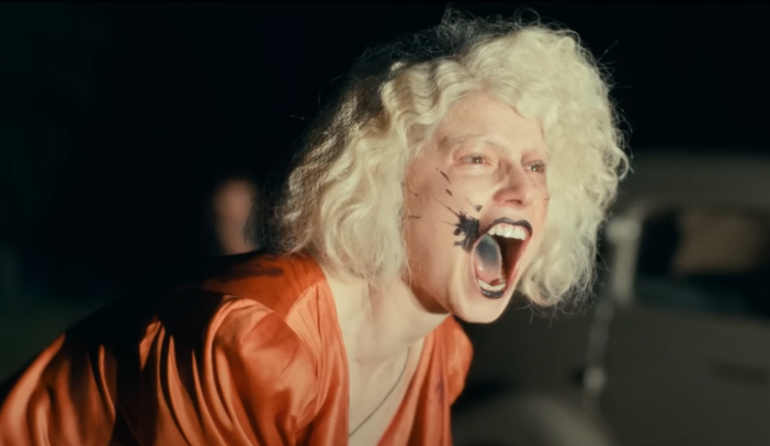 Jessie Buckley in un'immagine di scena tratta da "LA SPOSA!"