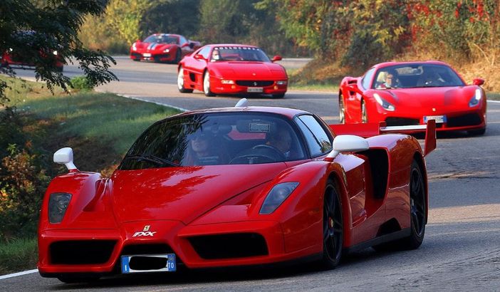 Alcune auto che hanno preso parte a un precedente raduno Alcune auto che hanno preso parte a un precedente raduno