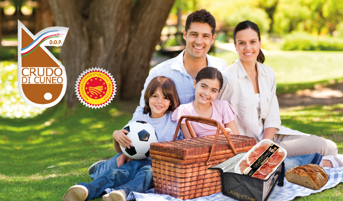 Una borsa termica targata 'Crudo di Cuneo DOP' per i picnic dell’estate della ripartenza