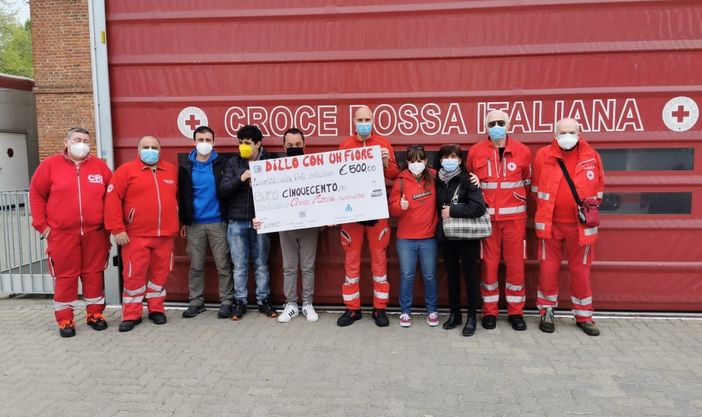 Consegna raccolta fondi alla Croce Rossa Consegna raccolta fondi alla Croce Rossa